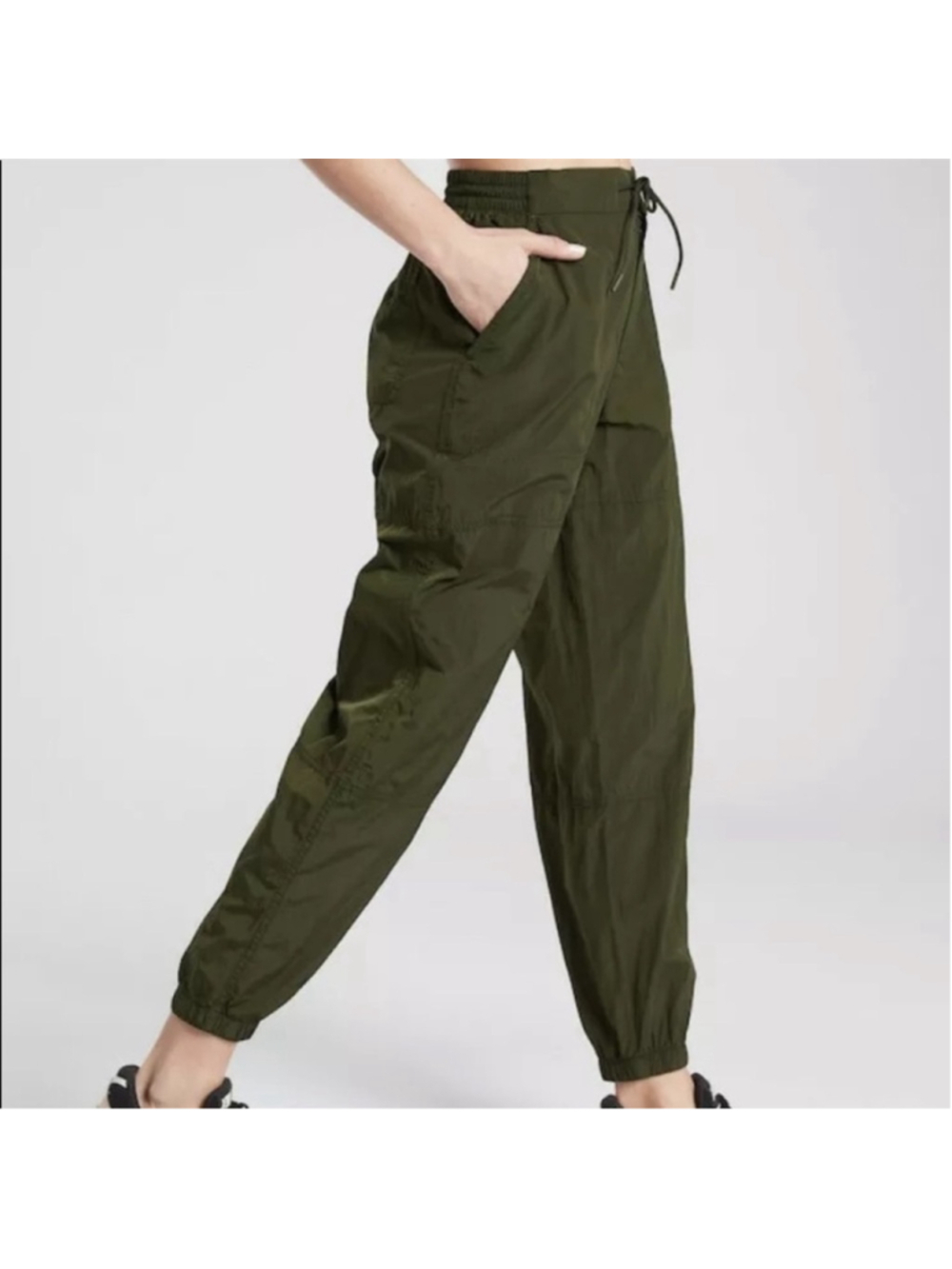 NWT Athleta Expedition Joggers size 4 Green Olive MidRise relaxed fit